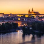 Góry i miasto w jednym urlopie - jak wyjazd do Pragi zmienia pobyt w Karkonoszach